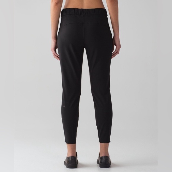 Lululemon On The Fly Pant *Woven 28", Black, Size 4 - Picture 5 of 11